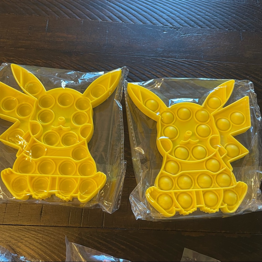 - 2 Pack‎ Pokémon Pikachu Bubble Pop It Fidget Toys